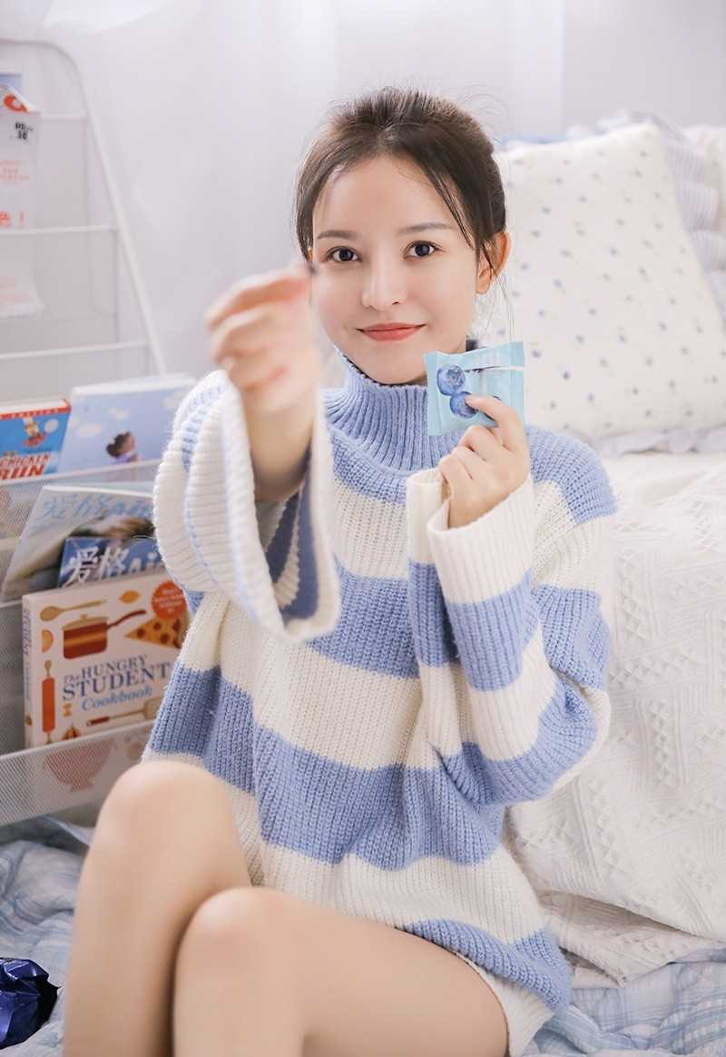 身材苗条的甜美女孩长腿修长气质完美个性