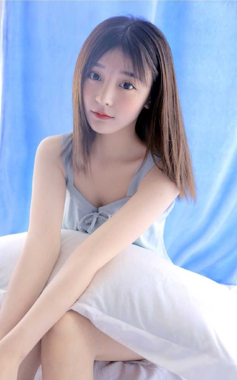 甜美长发女孩床上暗送秋波惹火清纯空灵唯美