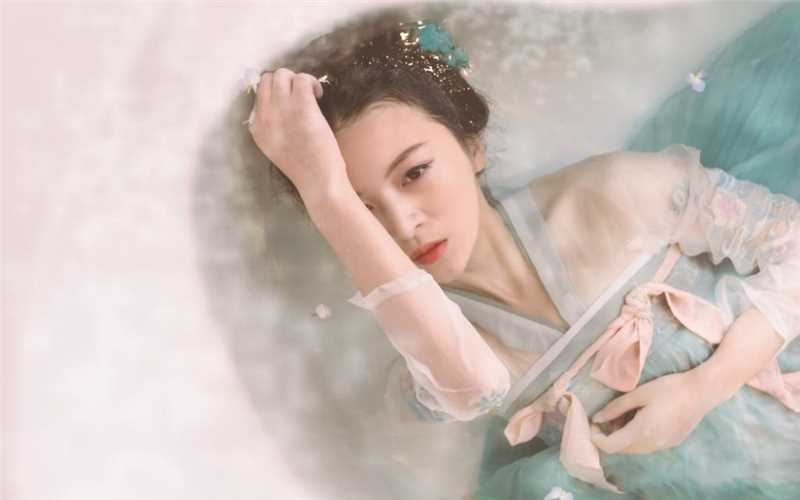 最全清纯唯美的古装美女湿身冷艳空灵治愈艺术照壁纸