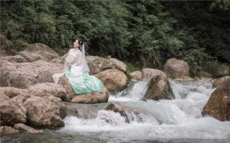 最全清纯唯美的古装美女湿身冷艳空灵治愈艺术照壁纸