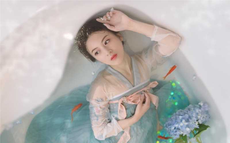 最全清纯唯美的古装美女湿身冷艳空灵治愈艺术照壁纸