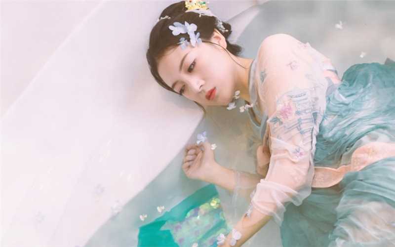 最全清纯唯美的古装美女湿身冷艳空灵治愈艺术照壁纸