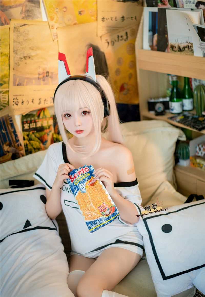 最新cosplay美女大眼睛迷人性感人体艺术摄影壁纸