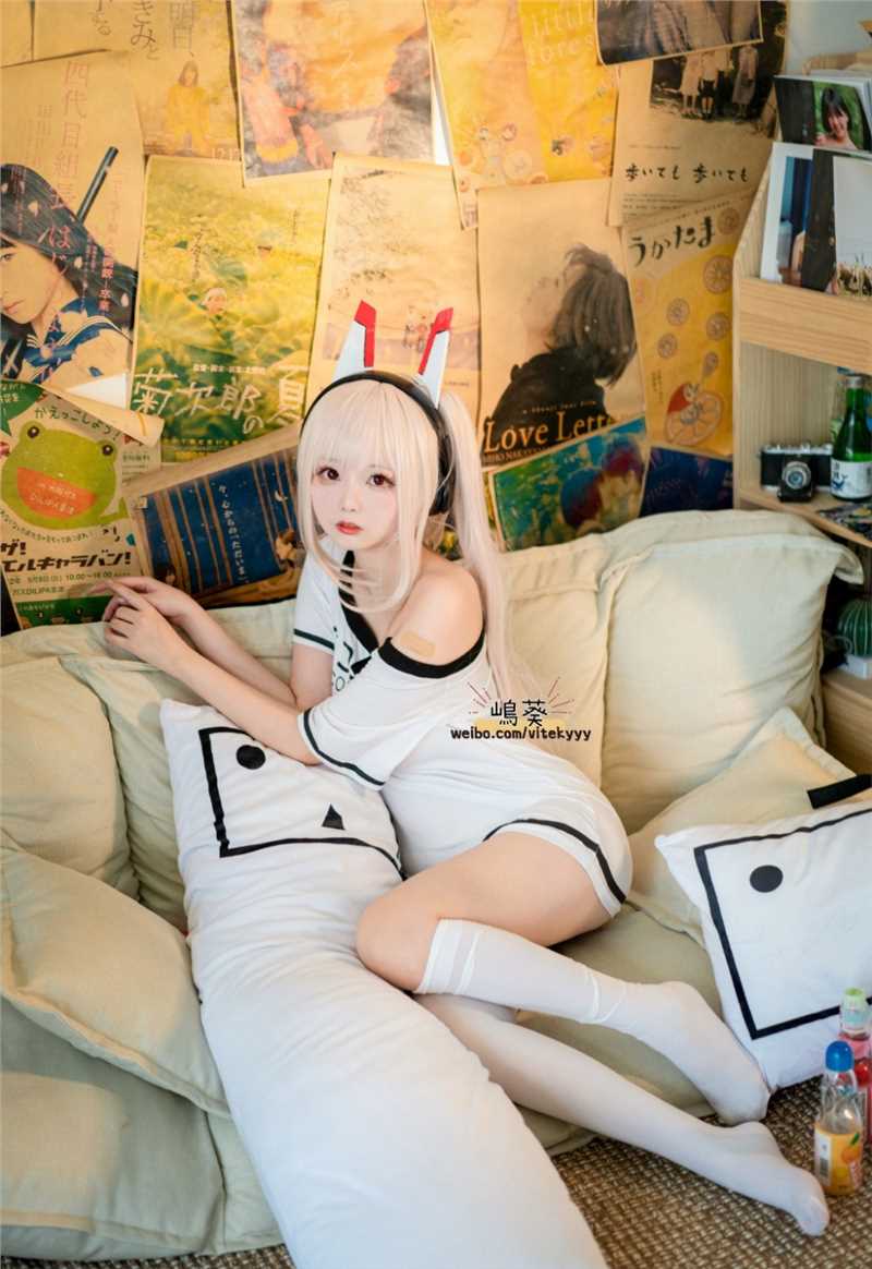 最新cosplay美女大眼睛迷人性感人体艺术摄影壁纸