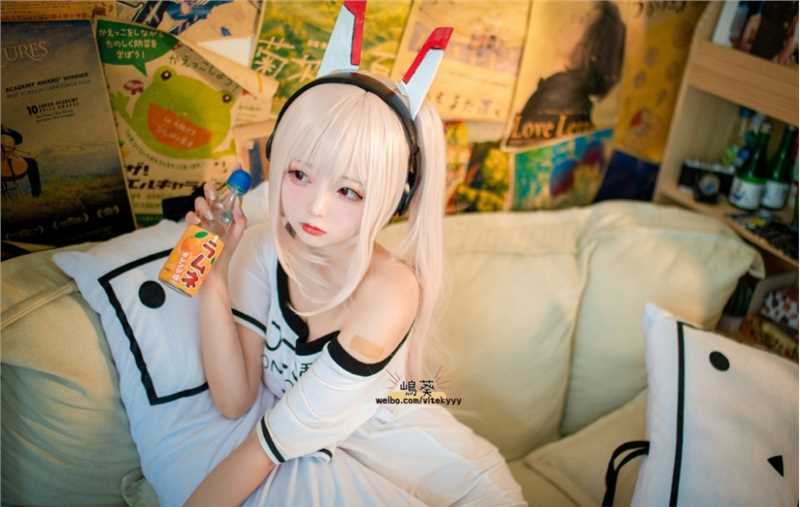 最新cosplay美女大眼睛迷人性感人体艺术摄影壁纸