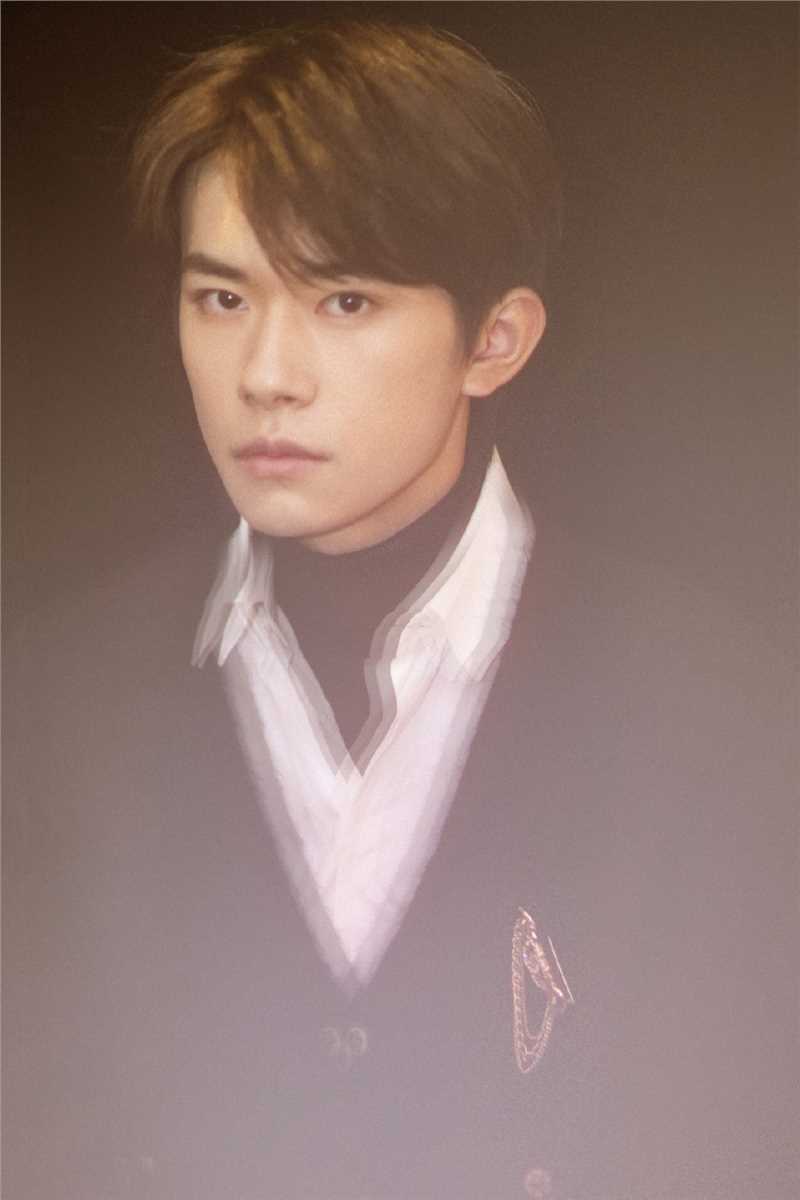 优质西装帅哥易烊千玺时尚绅士优雅活动现场相册