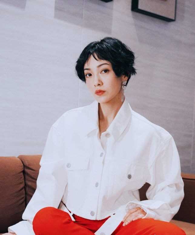 短发美女郭采洁成熟养眼时尚清新图片