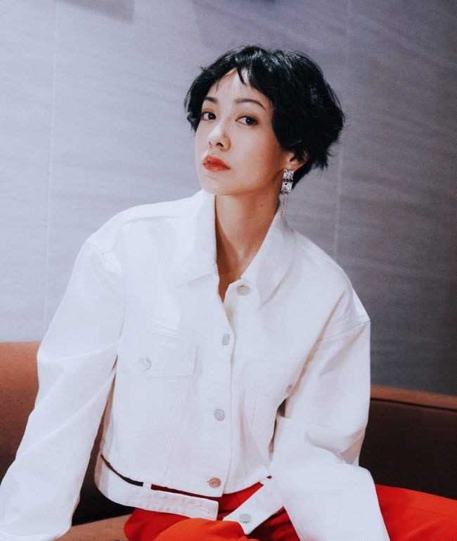 短发美女郭采洁成熟养眼时尚清新图片