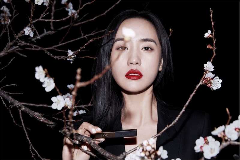 精选王智深V西装真空上阵红唇雪肤女人味足性感图册