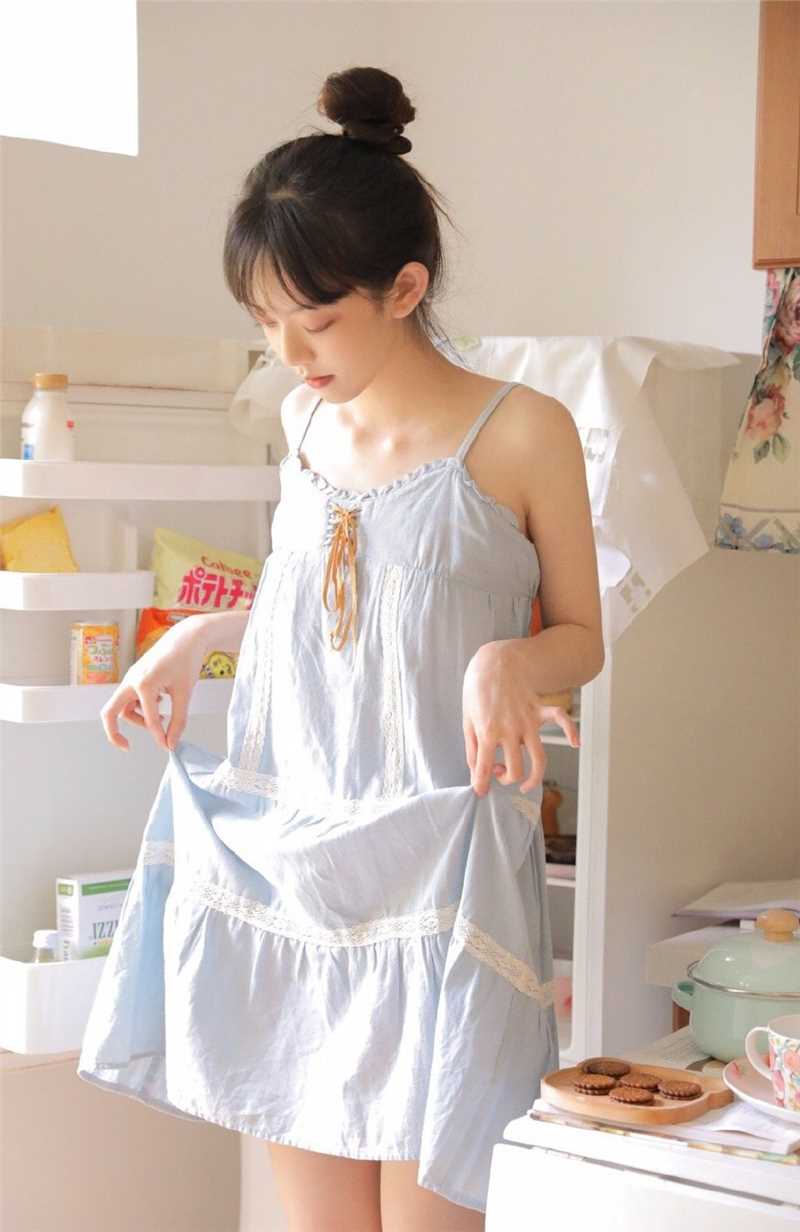 丸子头萝莉美女吊带长裙甜美可爱清纯图片