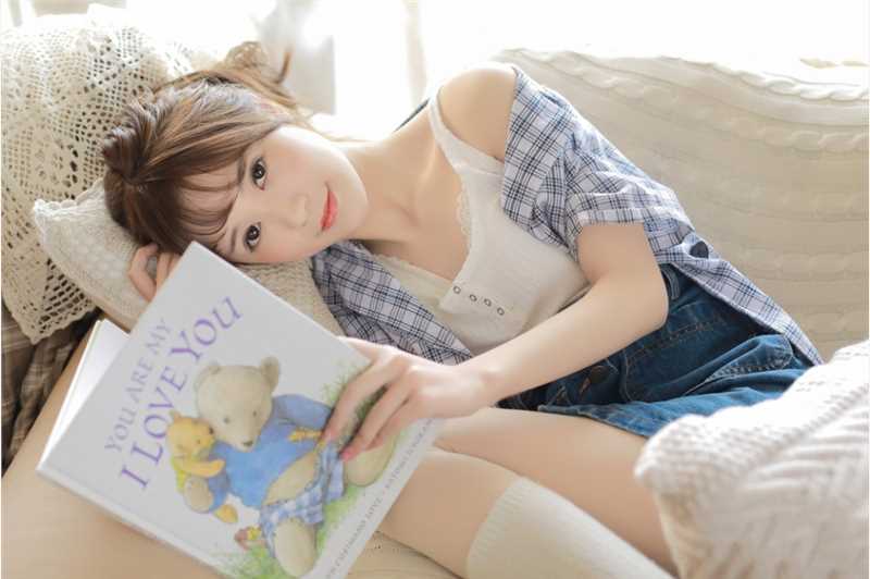 最全清纯可人童颜萝莉漂亮脸蛋白皙皮肤苗条身材相册