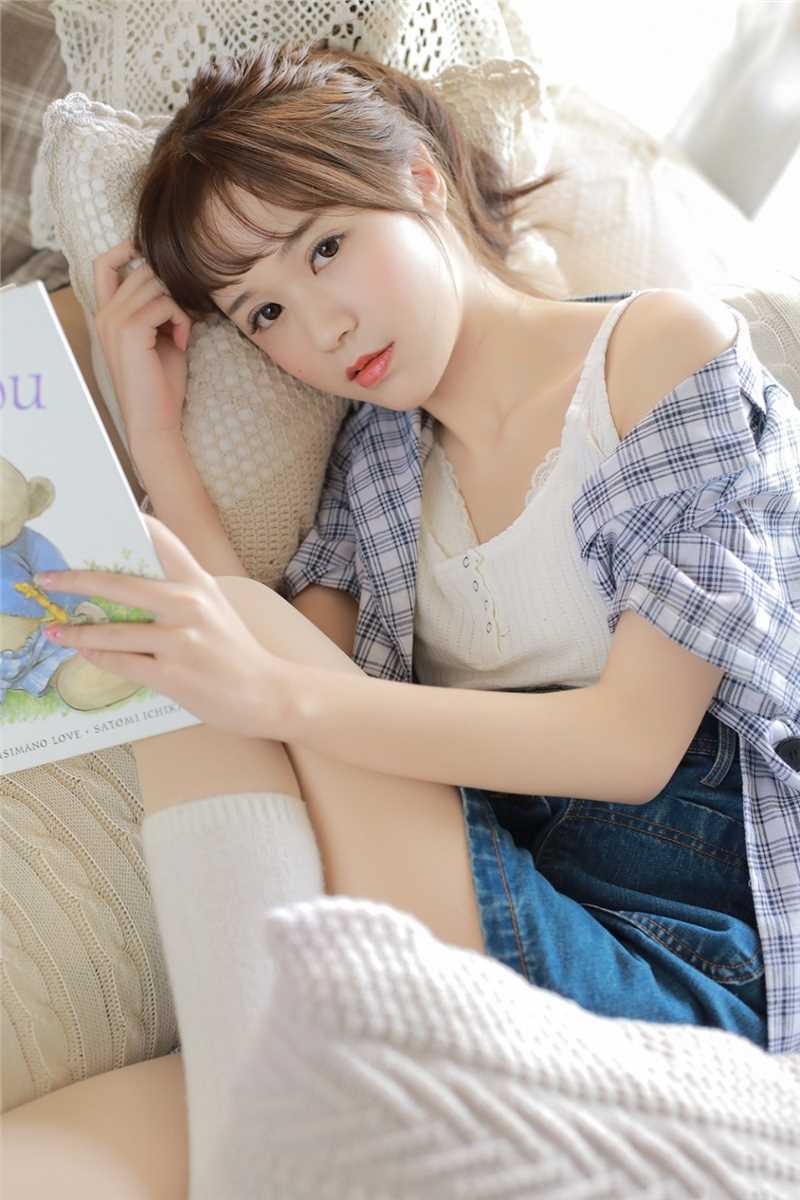 最全清纯可人童颜萝莉漂亮脸蛋白皙皮肤苗条身材相册