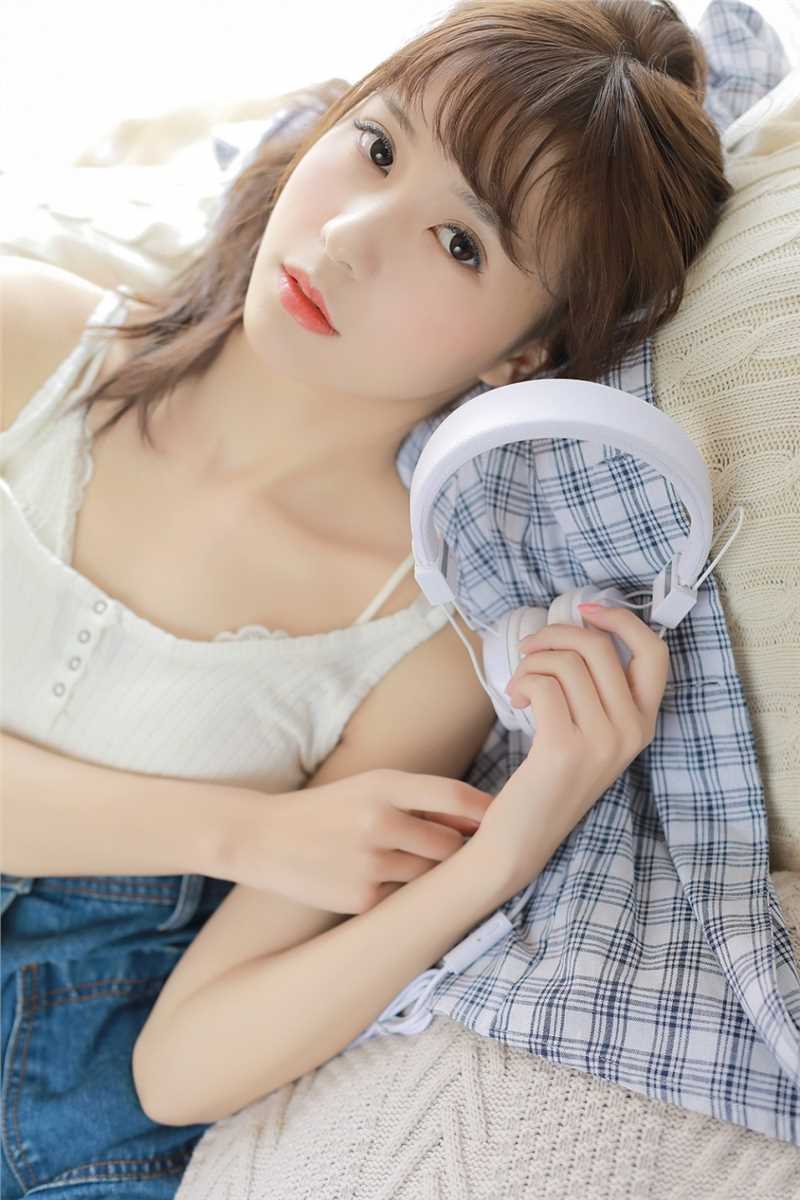 最全清纯可人童颜萝莉漂亮脸蛋白皙皮肤苗条身材相册