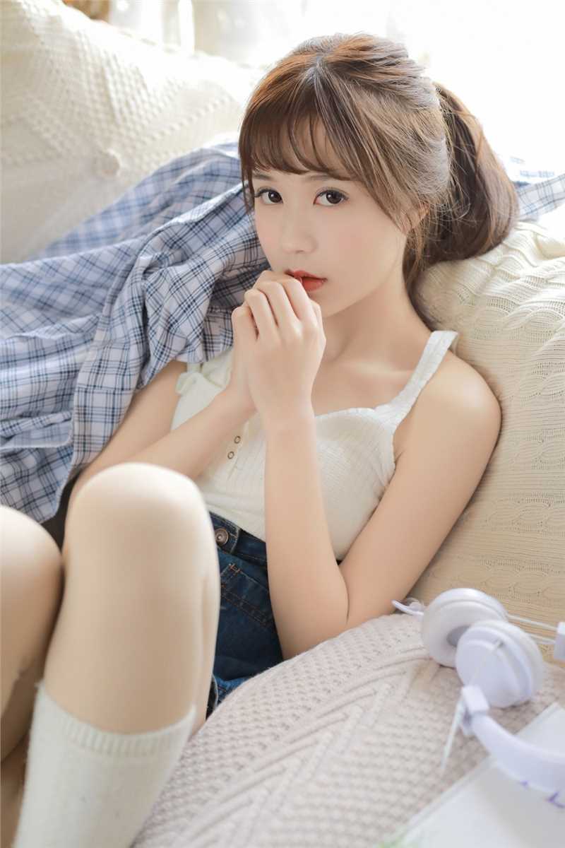 最全清纯可人童颜萝莉漂亮脸蛋白皙皮肤苗条身材相册