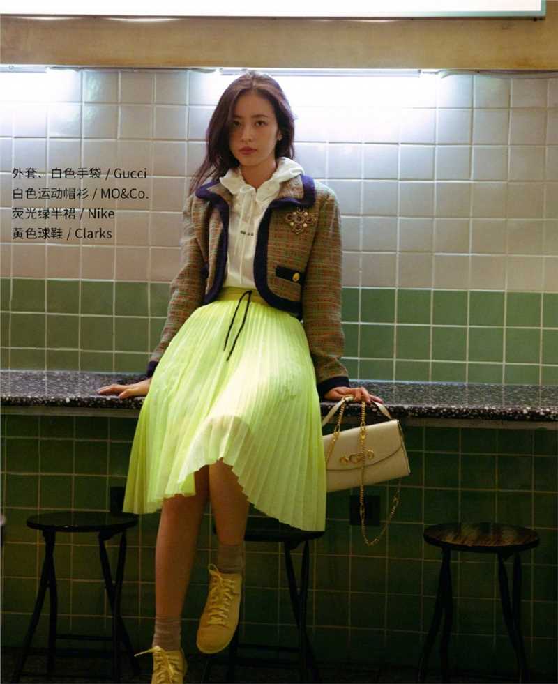 高清西装美女周雨彤随性清纯甜美治愈笑容图片图集