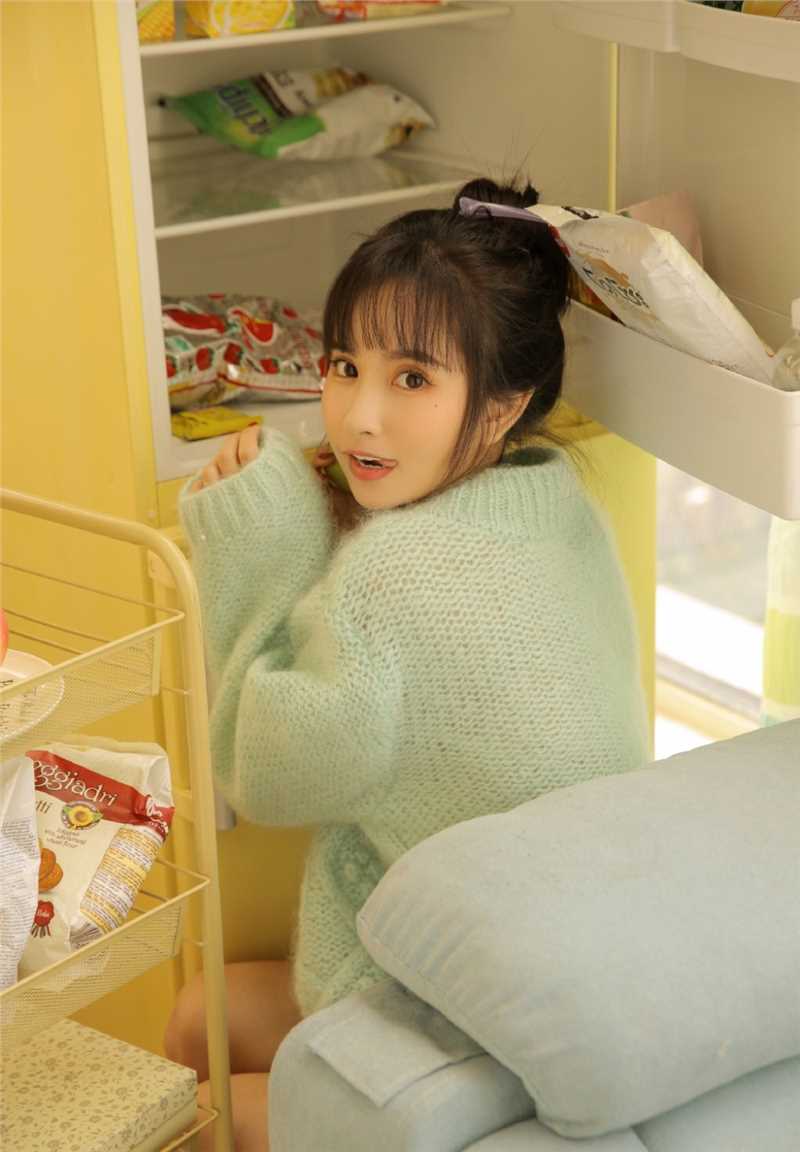 最全可爱丸子头美眉无辜的小鹿眼清纯动人居家相册