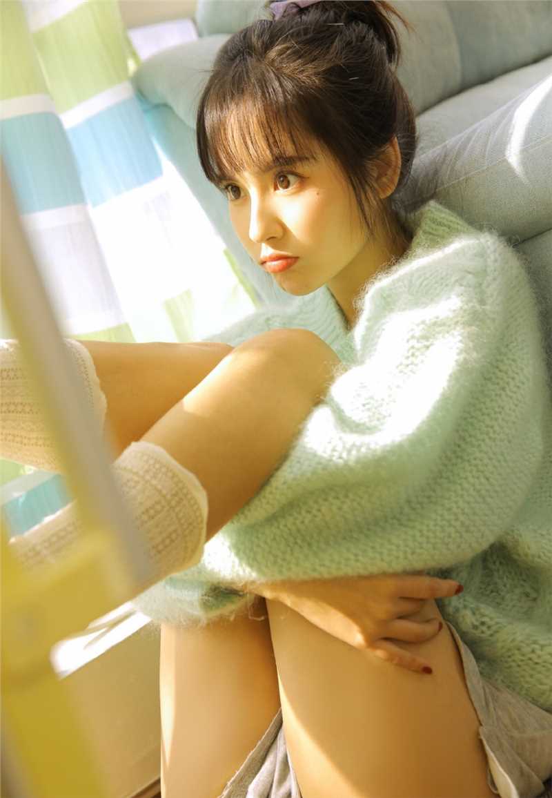 最全可爱丸子头美眉无辜的小鹿眼清纯动人居家相册