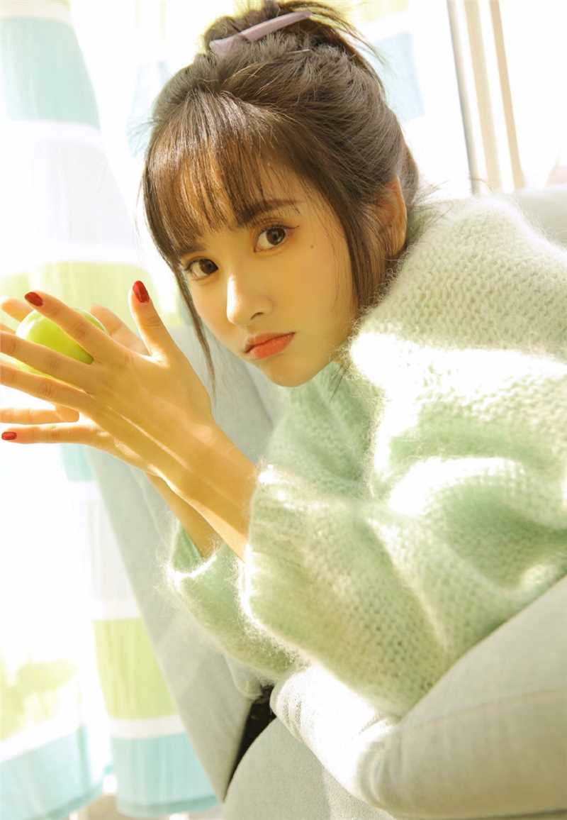 最全可爱丸子头美眉无辜的小鹿眼清纯动人居家相册