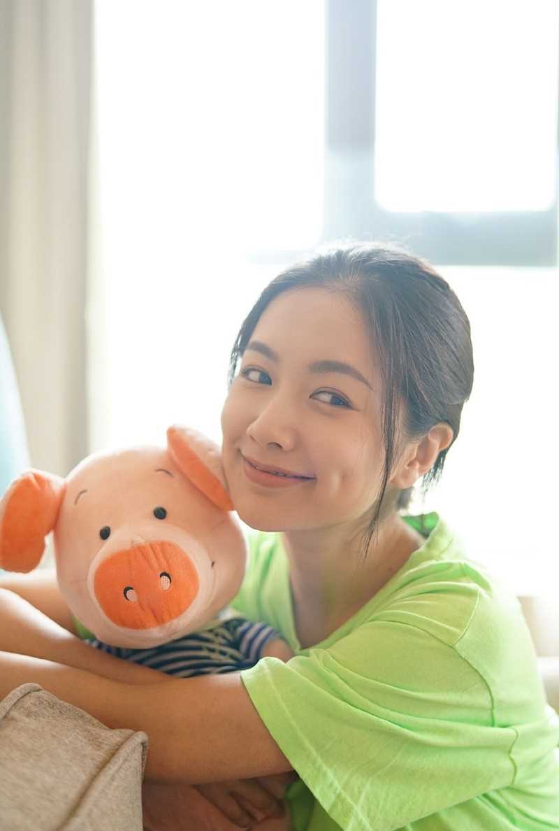 精选俏皮可爱美女李春嫒居家卖萌清纯治愈照图片图册