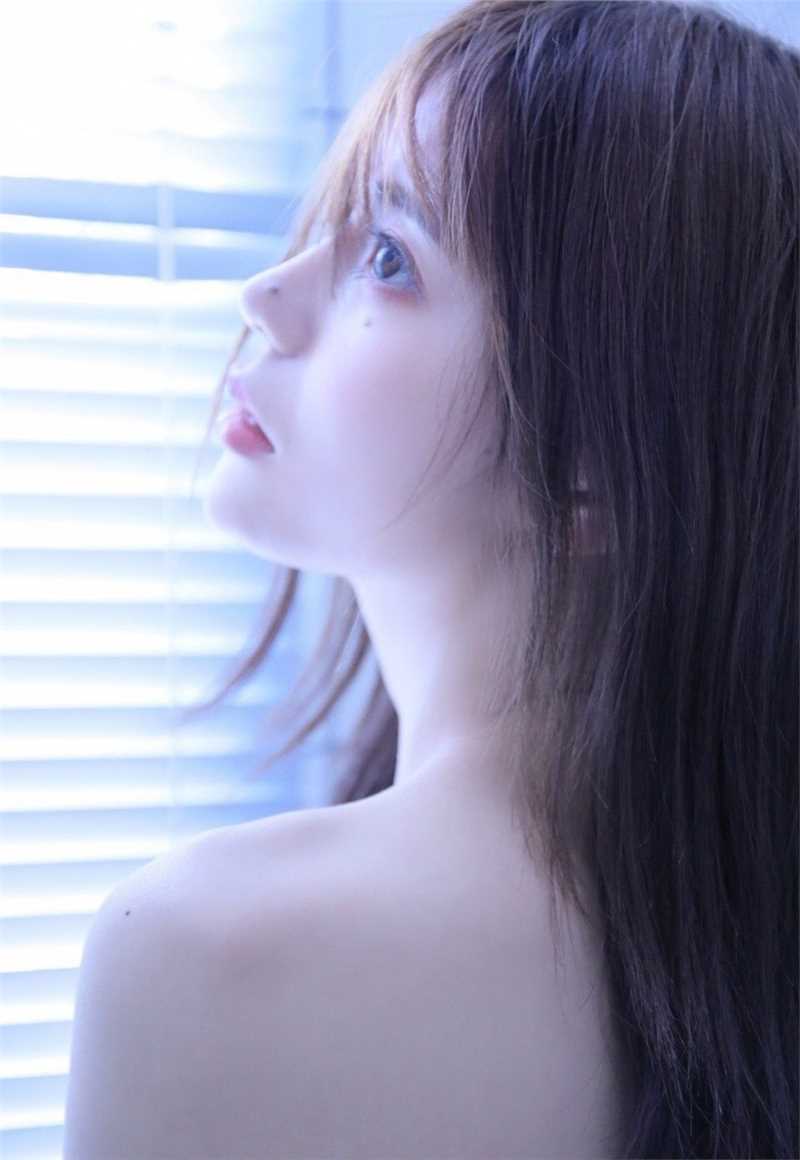 特别专辑清纯的可爱小妹浴巾下真空干净勾魂极品图库图片