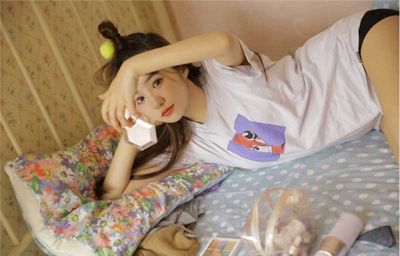 特别专辑清纯的可爱小妹浴巾下真空干净勾魂极品图库图片