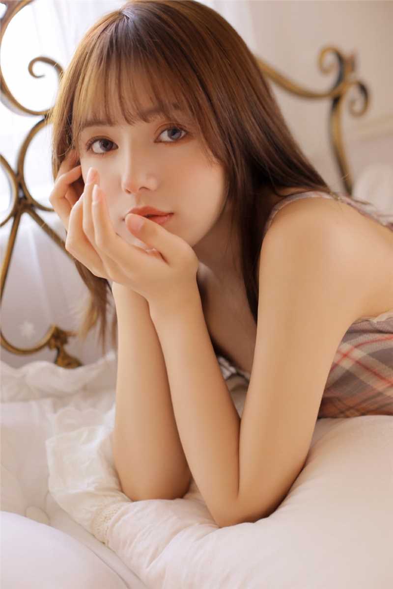 清纯动人的小妹妹床上白皙玉体令人欲罢不能摄影