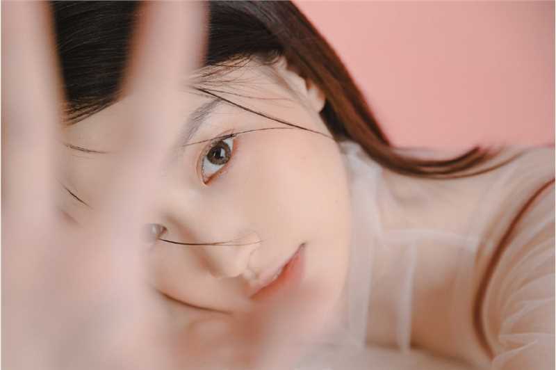 特别专辑清纯妹纸黑长直发透视吊带光滑牛奶肌室内