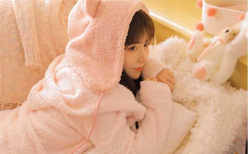最全长相俏皮的95后小妹妹水灵灵杏眼清纯美女壁纸