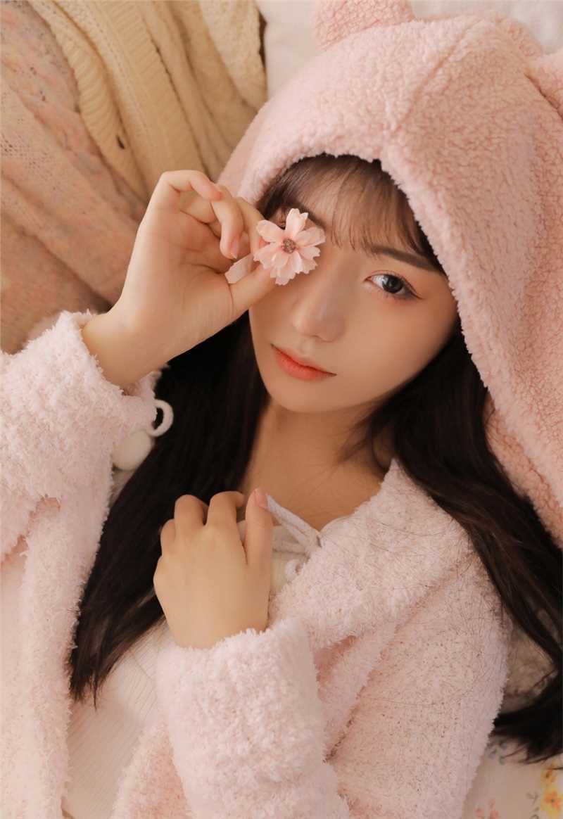 最全长相俏皮的95后小妹妹水灵灵杏眼清纯美女壁纸