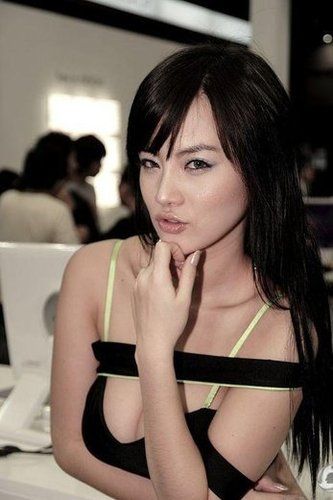 精选韩国赛车美女车模林智慧人体诱惑丰乳肥臀图册