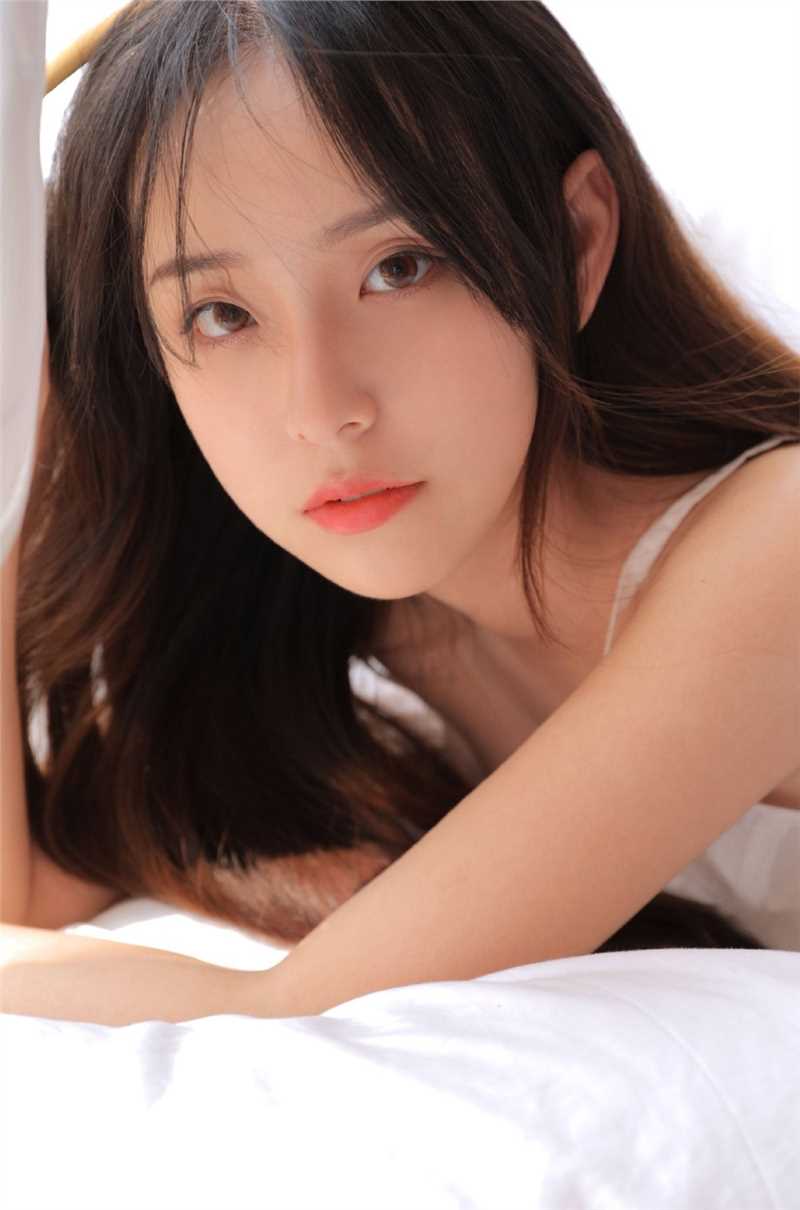 最全温柔漂亮的甜美女孩香肩吊带明眸皓齿勾人私房照壁纸