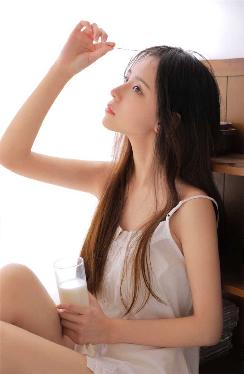 最全温柔漂亮的甜美女孩香肩吊带明眸皓齿勾人私房照壁纸