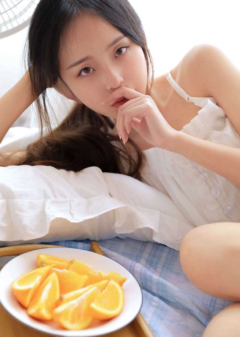 最全温柔漂亮的甜美女孩香肩吊带明眸皓齿勾人私房照壁纸