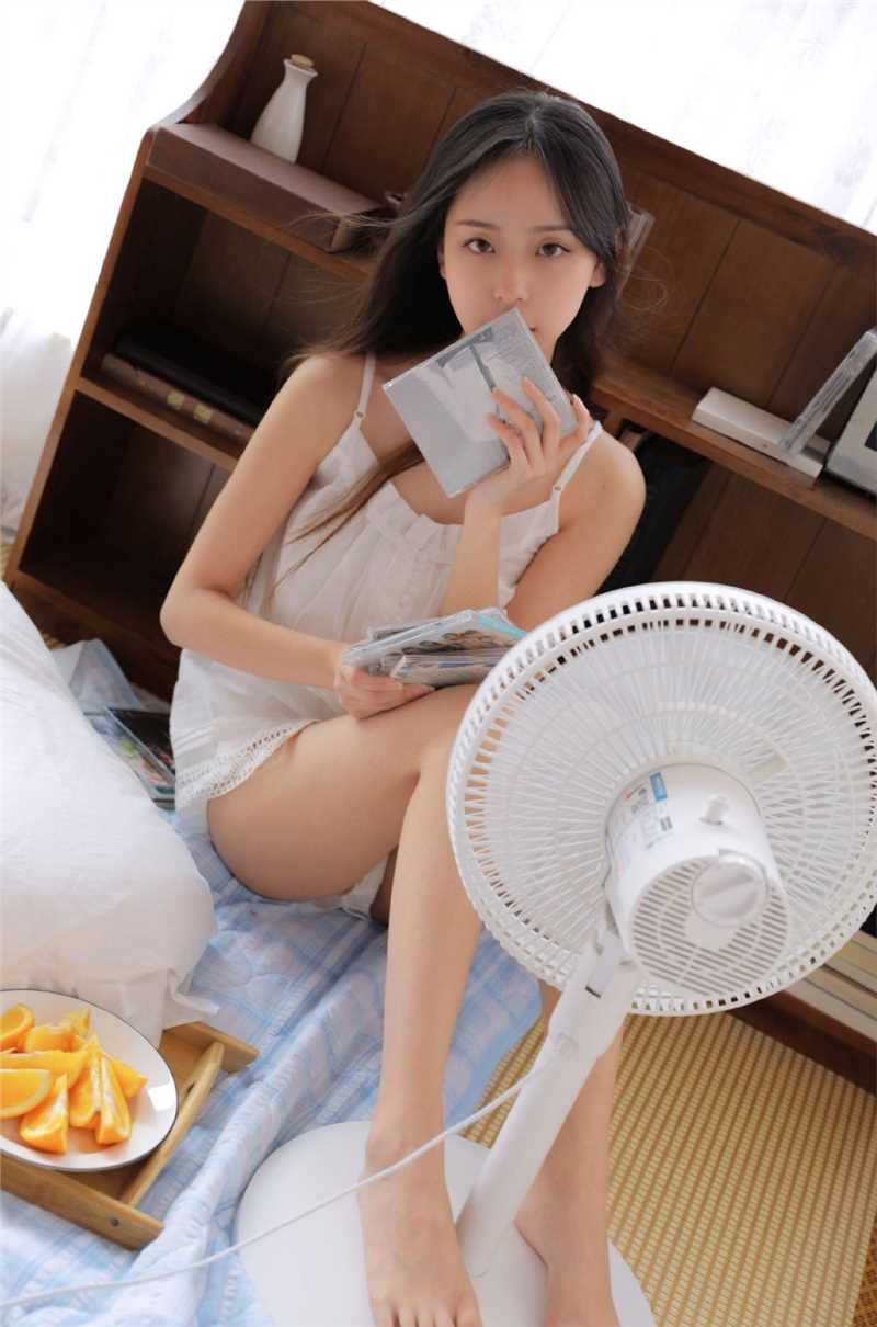 最全温柔漂亮的甜美女孩香肩吊带明眸皓齿勾人私房照壁纸