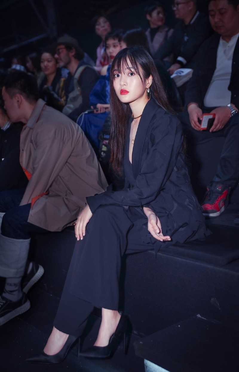 最新御姐王梓薇时尚美女明星帅气活动照图片壁纸