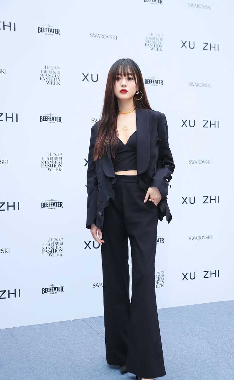 最新御姐王梓薇时尚美女明星帅气活动照图片壁纸