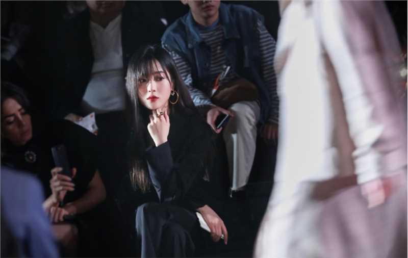 最新御姐王梓薇时尚美女明星帅气活动照图片壁纸