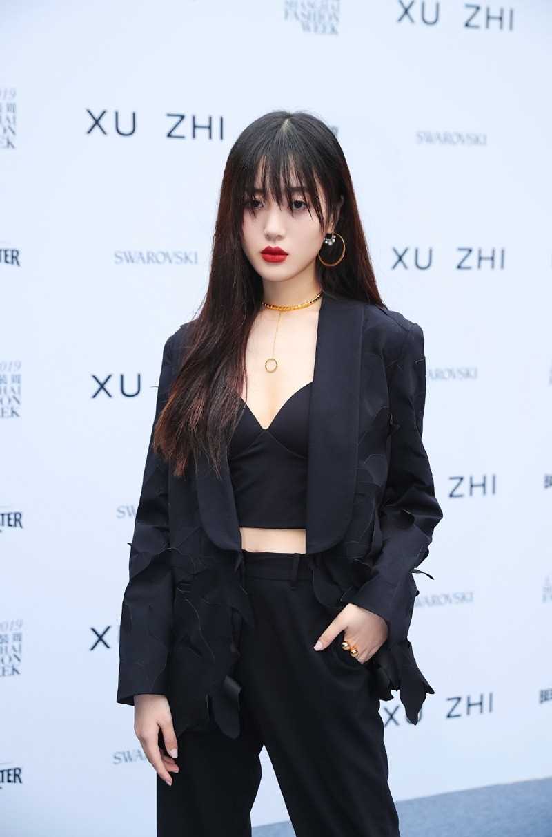 最新御姐王梓薇时尚美女明星帅气活动照图片壁纸