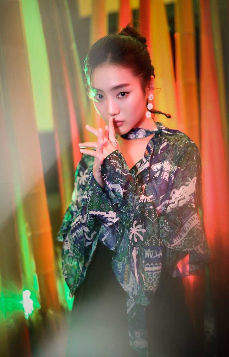 精选时尚美女王梓薇率性养眼惹火大长腿明星活动照图片图册