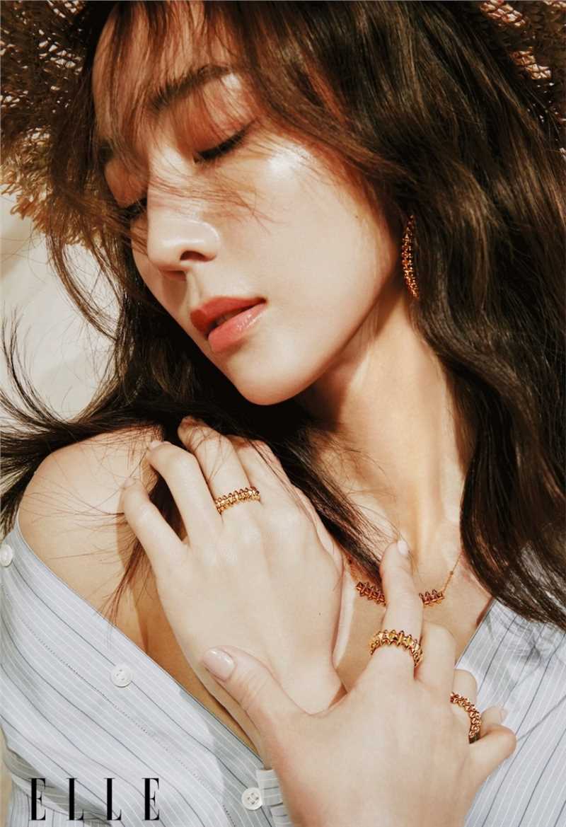 精选时尚美女张钧甯商务成熟御姐杂志封面图册