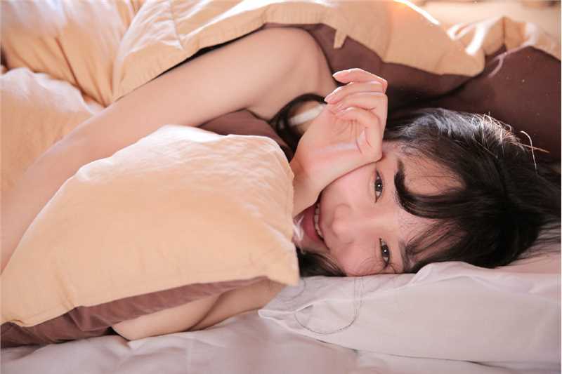 最新足球宝贝丰满乳房性感美臀艺术写真壁纸