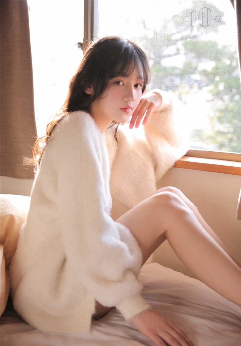 最新足球宝贝丰满乳房性感美臀艺术写真壁纸