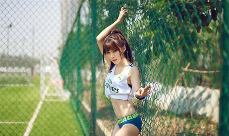 精选足球宝贝清纯妹子性感诱人户外大胆露小蛮腰大长腿图册