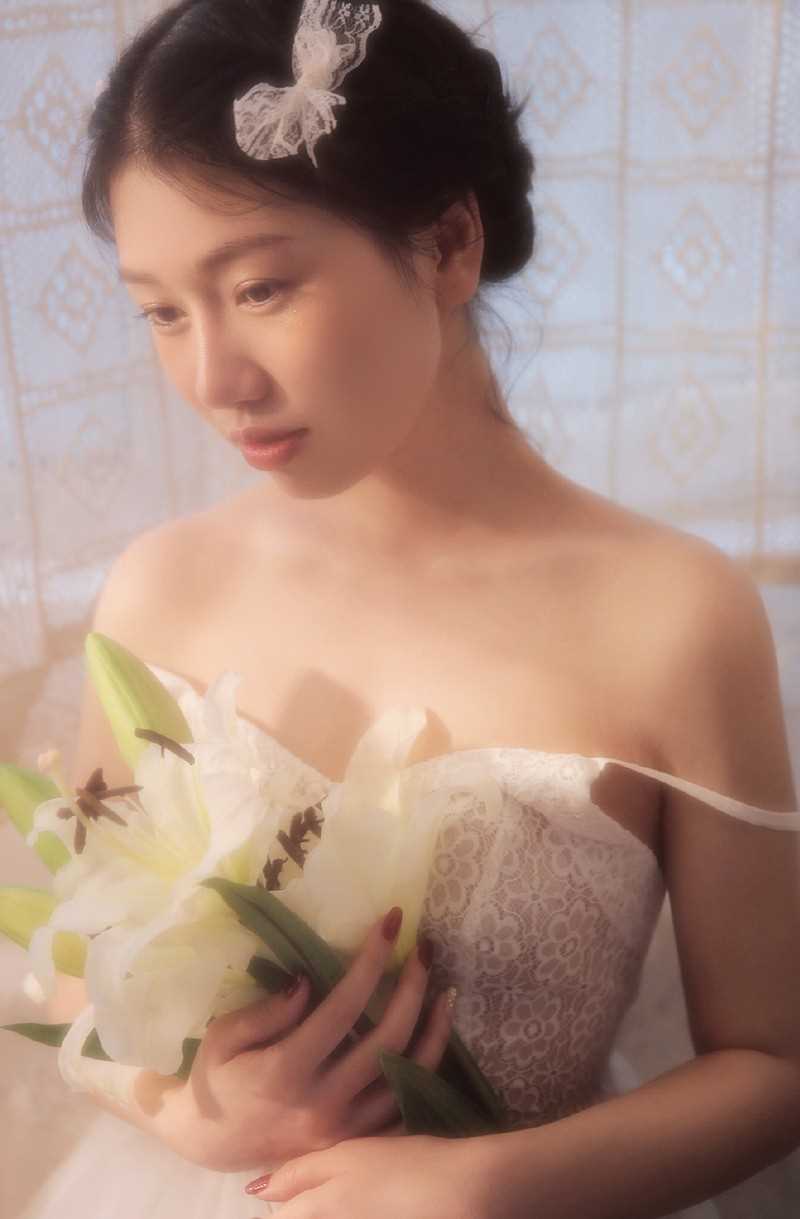 精选吊带蕾丝美女锁骨精致性感气质清新脱俗美艳图册