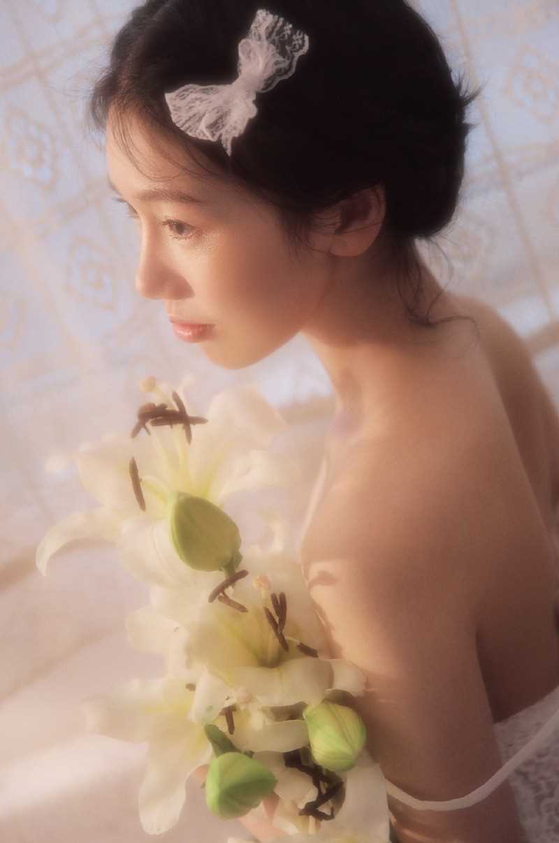 精选吊带蕾丝美女锁骨精致性感气质清新脱俗美艳图册