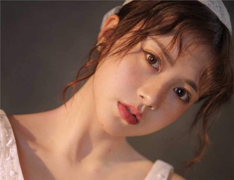 精选酥胸丰满的妩媚绝色倾城佳人深v蕾丝裙性感私拍图册