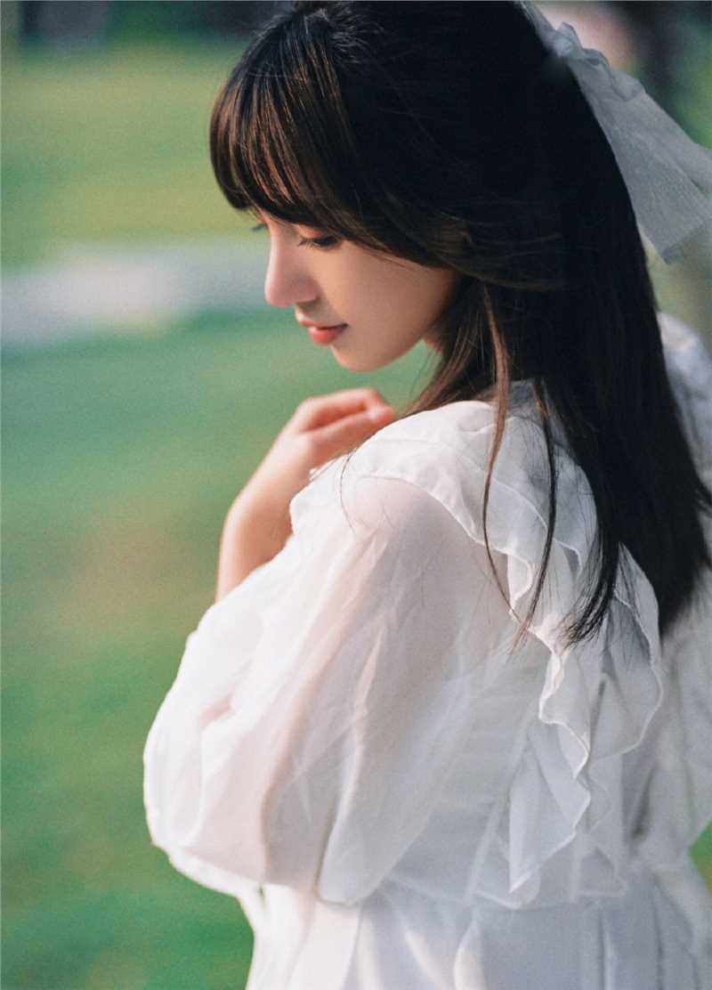 高清初恋般美好的森系女孩麻花辫发型清纯气质户外图图册