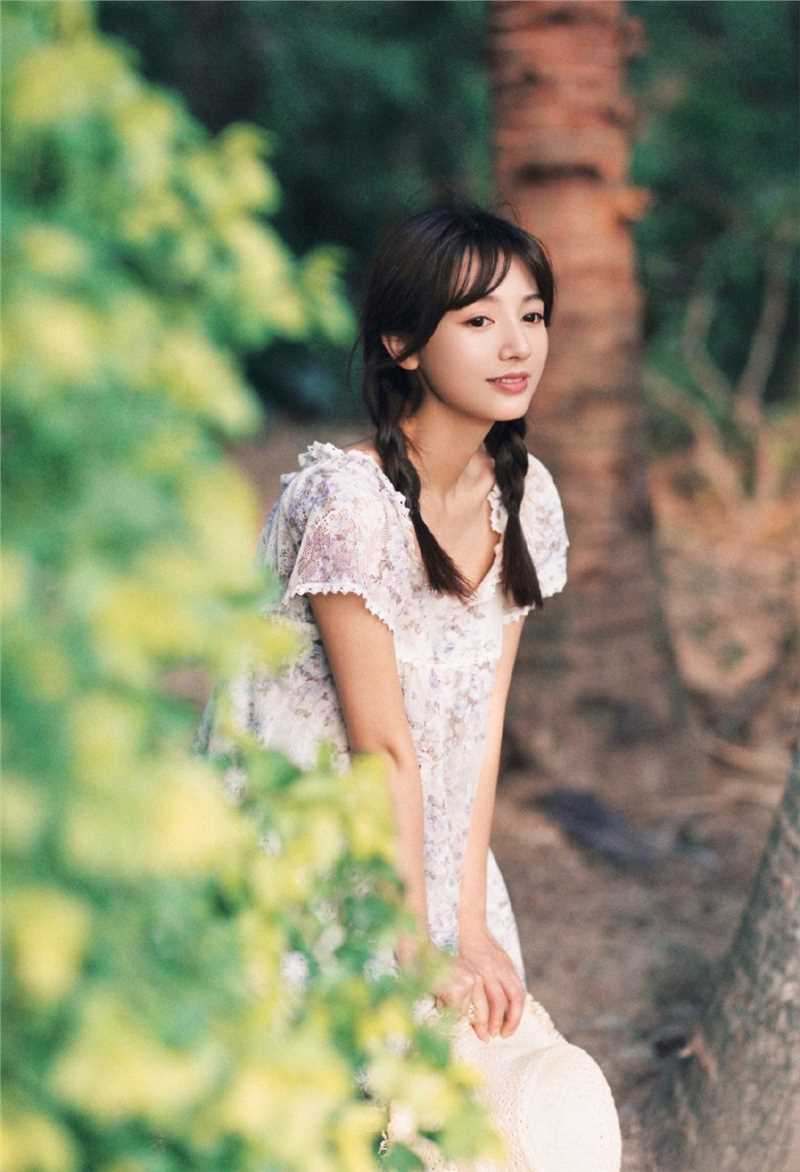 高清初恋般美好的森系女孩麻花辫发型清纯气质户外图图册