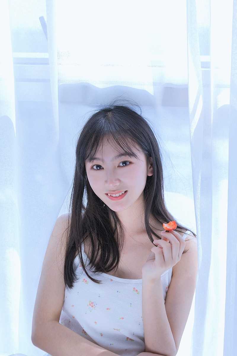 精选玉体丰满诱人的倾城俏佳人软糯易推倒清纯美女图册