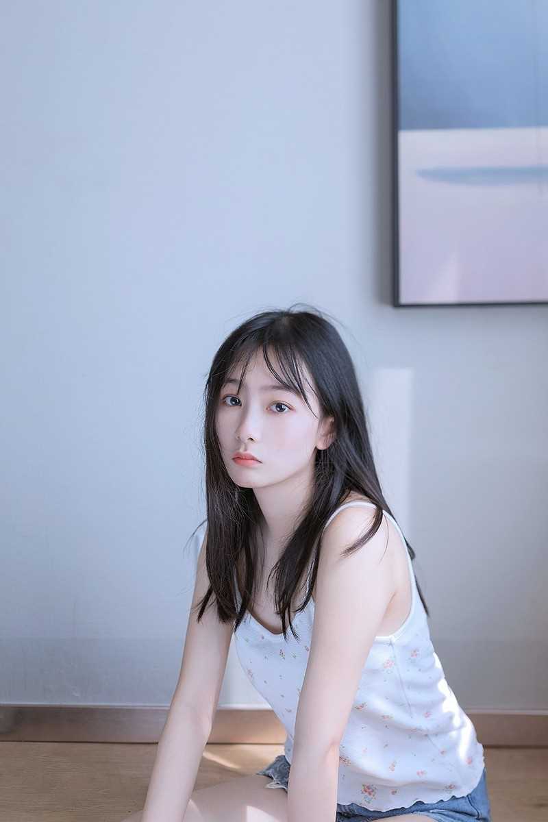 精选玉体丰满诱人的倾城俏佳人软糯易推倒清纯美女图册